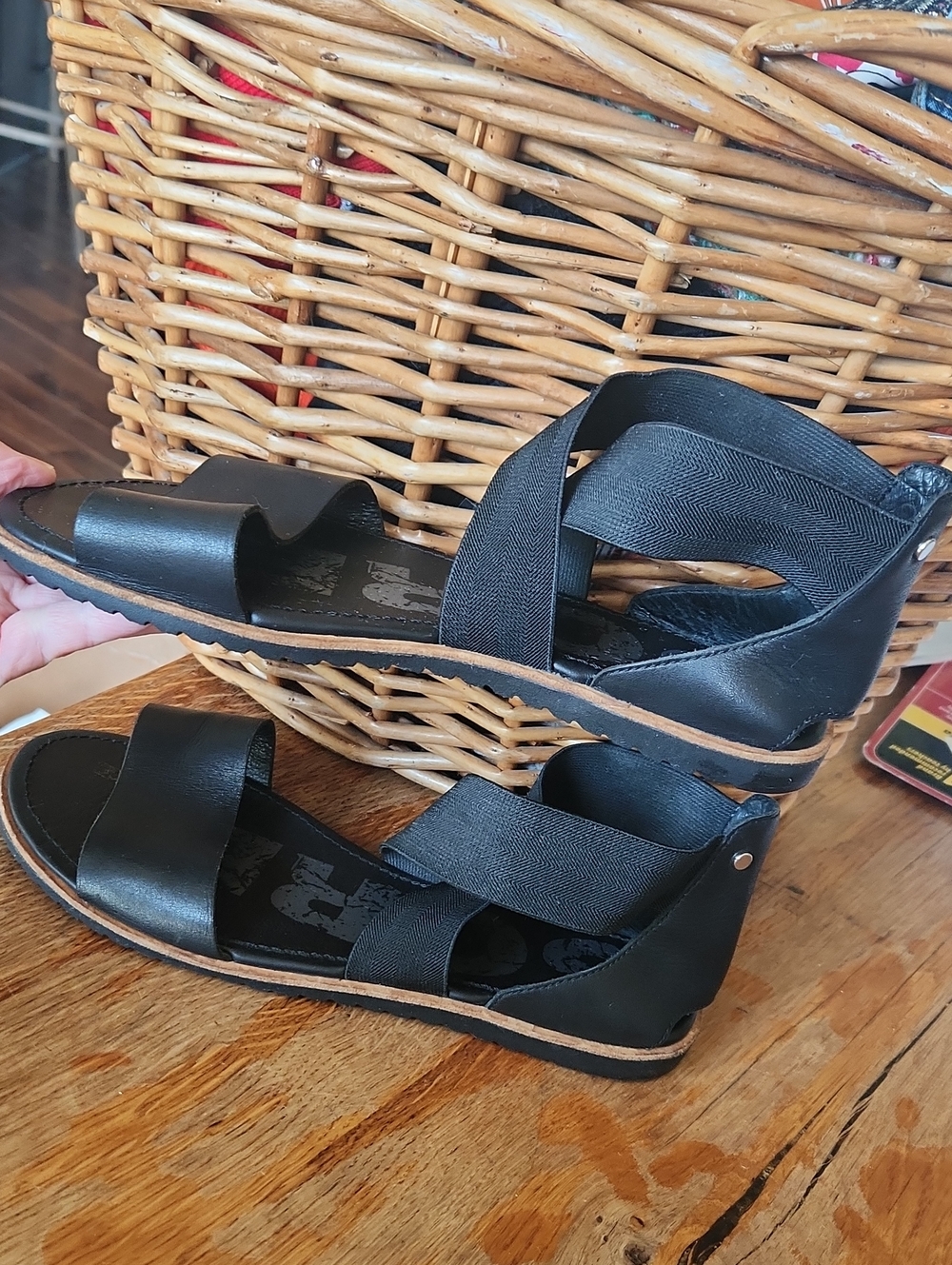 Sorel sz 9.5 Leather Stretch Sandals Strappy Gladiator Black Flats - Picture 6 of 11